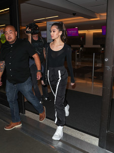 haileesteinfeld_laxarrival_november30_2017-28.jpg