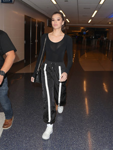 haileesteinfeld_laxarrival_november30_2017-37.jpg