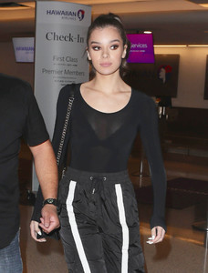 haileesteinfeld_laxarrival_november30_2017-39.jpg