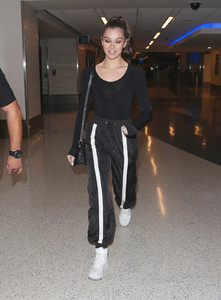 haileesteinfeld_laxarrival_november30_2017-44.jpg