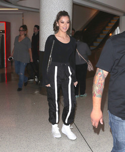 haileesteinfeld_laxarrival_november30_2017-47.jpg