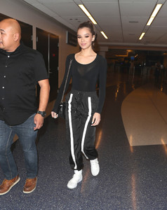 haileesteinfeld_laxarrival_november30_2017-48.jpg