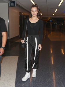 haileesteinfeld_laxarrival_november30_2017-49.jpg