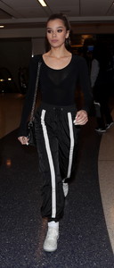 haileesteinfeld_laxarrival_november30_2017-5.jpg