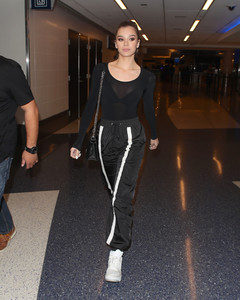 haileesteinfeld_laxarrival_november30_2017-50.jpg