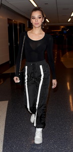 haileesteinfeld_laxarrival_november30_2017-9.jpg