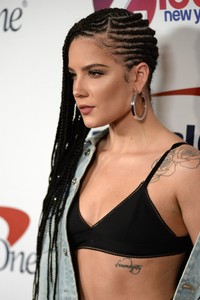 halsey-z100s-jingle-ball-2017-in-nyc-4.thumb.jpg.f6cc1da03f2dc45d51ec2758a4d85df4.jpg