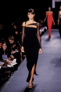 halston-fw-1997-1.thumb.jpeg.d48e61541f1271a9f2823d3e16990589.jpeg