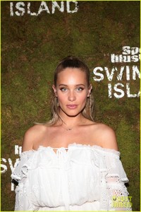 hannah-jeter-kate-bock-hit-red-carpet-at-sports-illustrated-bungalow-party-17.jpg
