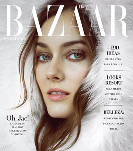 harpersbazaarmexicodecember2016jac.jpg.1e3cbfb4867e8f9c5602e3196645bd79.thumb.jpg.556bb7c7786f5122f98c9d95f549a273.jpg