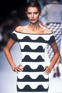 herve-leger-ss-1997-1.thumb.jpg.54896ab41e28dae93926c9a846320589.jpg