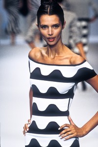 herve-leger-ss-1997-3.thumb.jpg.b6372efa22d881c95e111449964b5b99.jpg