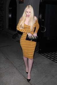 iggy-azalea-night-out-style-craig-s-restaurant-in-west-hollywood-0.jpg