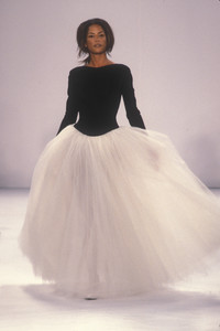 isaac-mizrahi-ss-1996-5.thumb.jpg.2ae74e17149e1791d246cfada2ba47f4.jpg