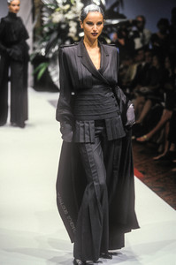 jean-louis-scherrer-hc-fw-1997-2.thumb.jpeg.652eb881f372b185815ec16142d26524.jpeg