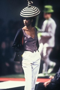 jean-paul-gaultier-ss-1992-4.thumb.JPEG.a6dff31ef646a9625b8d06e949de5858.JPEG