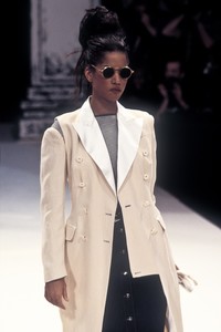 jean-paul-gaultier-ss-1993-9.thumb.jpg.4a76692ba1caead4890f1debb23dd02f.jpg