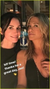 jennifer-aniston-day-in-the-life-07.jpg