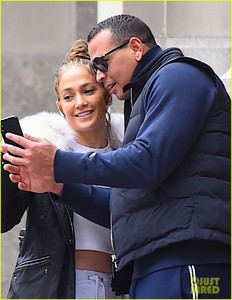 jennifer-lopez-alex-rodriguez-couple-up-in-nyc-02.jpg