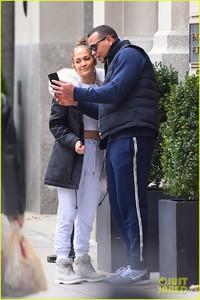 jennifer-lopez-alex-rodriguez-couple-up-in-nyc-03.jpg