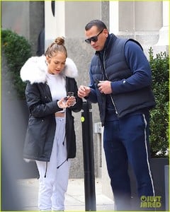 jennifer-lopez-alex-rodriguez-couple-up-in-nyc-04.jpg