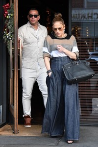 jennifer-lopez-and-alex-rodriguez-at-south-beverly-grill-in-beverly-hills-0.jpg