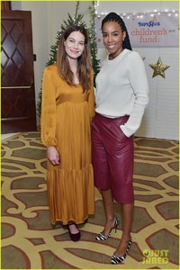 jessica-alba-kelly-rowland-michelle-monaghan-more-celebrate-at-baby2baby-holiday-07.jpg