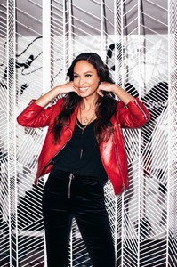 joan-smalls-2-835x1255.thumb.jpg.8467794d5cf1c50a68f1776a07ef7776.jpg