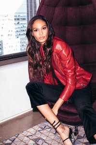 joan-smalls-4-835x1253.thumb.jpg.636ad05f20a15dde74af9f4e6c32b87f.jpg