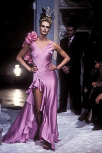 john-galliano-fw-1995-1.thumb.JPEG.346d5cd5d5389ae52df4e6ac905759cd.JPEG