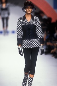 karl-lagerfeld-ss-1991-1.thumb.JPEG.cf6f61ef723370c7dd7d579f5ac63926.JPEG