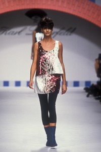 karl-lagerfeld-ss-1991-10.thumb.JPEG.16fcaa5d3c7704e9101f475d89ae6559.JPEG