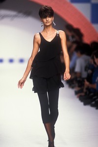 karl-lagerfeld-ss-1991-11.thumb.JPEG.3715123db2c4b55ac6e68f55b6729d61.JPEG