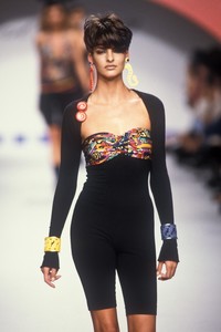 karl-lagerfeld-ss-1991-5.thumb.JPEG.0e472bb667d11b077724cb5d5ebdd4f6.JPEG