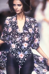 karl-lagerfeld-ss-1992-2.thumb.jpg.1129f1c50875cc2e5fd84651d69a3c1e.jpg