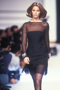 karl-lagerfeld-ss-1992-8.thumb.JPEG.9f1d55db01134e5c2a76f229cb915645.JPEG