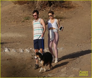 kate-hudson-one-year-anniversary-03.jpg