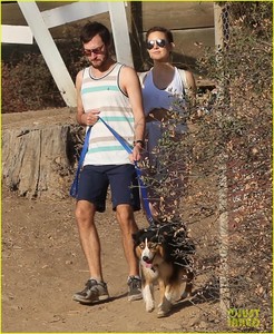 kate-hudson-one-year-anniversary-04.jpg