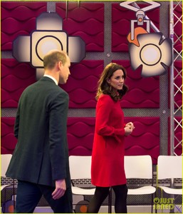 kate-middleton-prince-william-make-appearances-in-manchester-for-mental-health-02.jpg