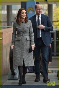 kate-middleton-prince-william-make-appearances-in-manchester-for-mental-health-03.jpg