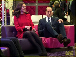 kate-middleton-prince-william-make-appearances-in-manchester-for-mental-health-04.jpg