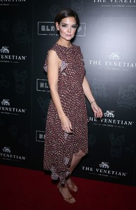katie-holmes-black-tap-grand-opening-in-las-vegas-4.jpg