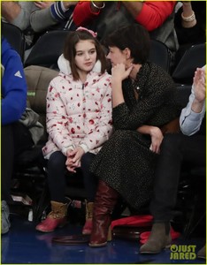 katie-holmes-suri-basketball-game-03.jpg