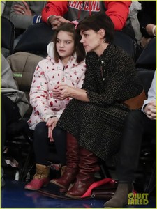 katie-holmes-suri-basketball-game-06.jpg