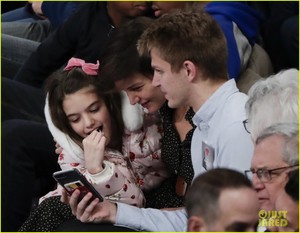 katie-holmes-suri-basketball-game-07.jpg