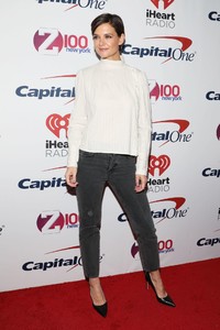 katie-holmes-z100s-jingle-ball-2017-in-nyc-4.jpg