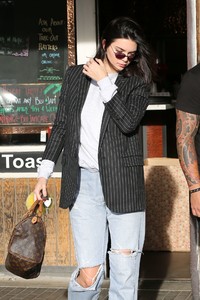 kendall-jenner-kourtney-kardashian-and-larsa-pippen-leaving-the-blue-jam-caffe-in-calabasas-8.jpg