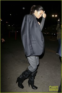 kendall-jenner-wears-blake-griffins-coat-during-night-out-in-la-05.jpg