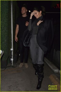 kendall-jenner-wears-blake-griffins-coat-during-night-out-in-la-07.jpg