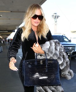 khloe-kardashian-at-lax-airport-in-los-angeles-5.jpg